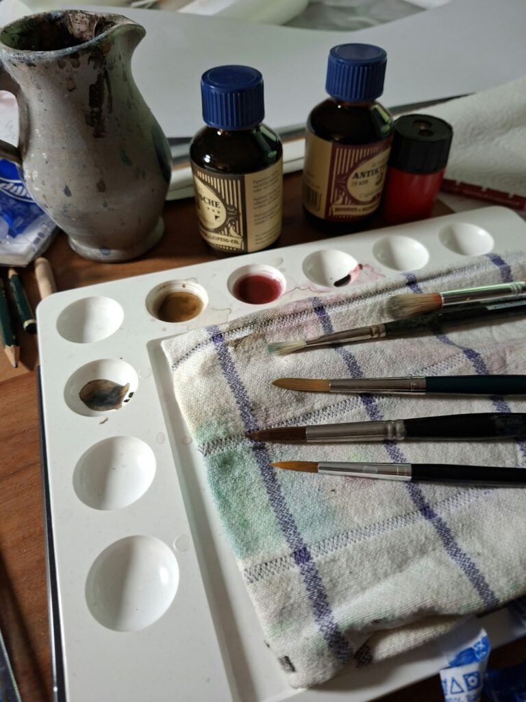 arbeitsmaterialien von iris zeh, pinsel und tische
